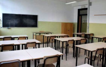 Scuola “Silvio Pellico”: crollano pezzi di cornicione e della facciata: alunni indenni