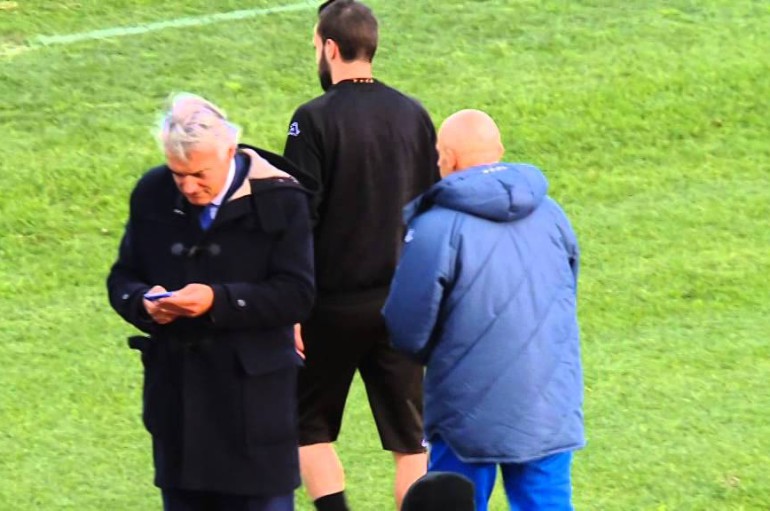 Spezia Calcio, i tifosi contestano durante l’allenamento