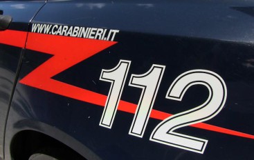 Evasione dai domiciliari e possesso di oggetti atti a offendere: denunciati due uomini dai Carabinieri