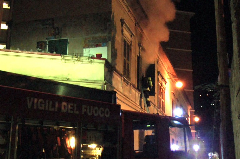 Incendio di via San Fermo: trovata pistola e liquido infiammabile