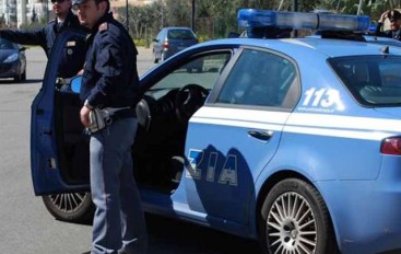 Affronta la Polizia con forbice e cacciavite: algerino sarà allontanato da territorio italiano