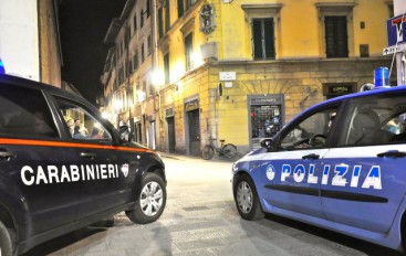 Sul tetto della scuola per rubare grondaie e pc: denunciati due quindicenni