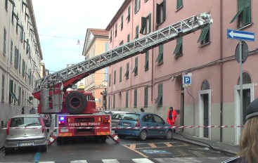 Incendio in uno stabile di Via Napoli