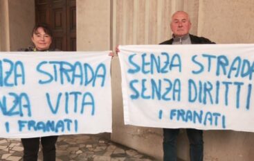 Protesta degli abitanti di Calice in Prefettura