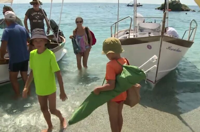 Monterosso, una giornata al mare per i bambini profughi dall’Ucraina